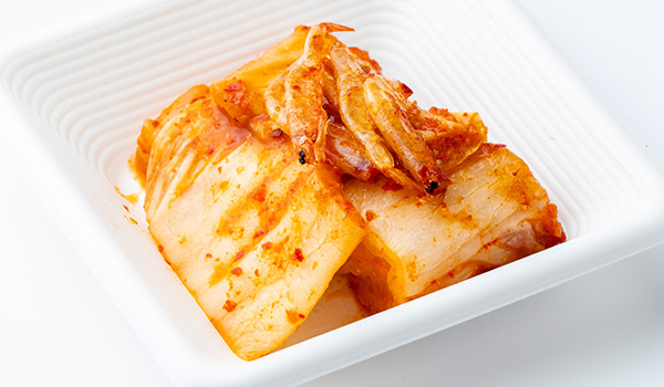 丸越「旨辛キムチ桜えびを添えて」