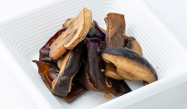 渡辺 恭利さん「移ヶ茸三種のきのこの燻製醤油漬け」